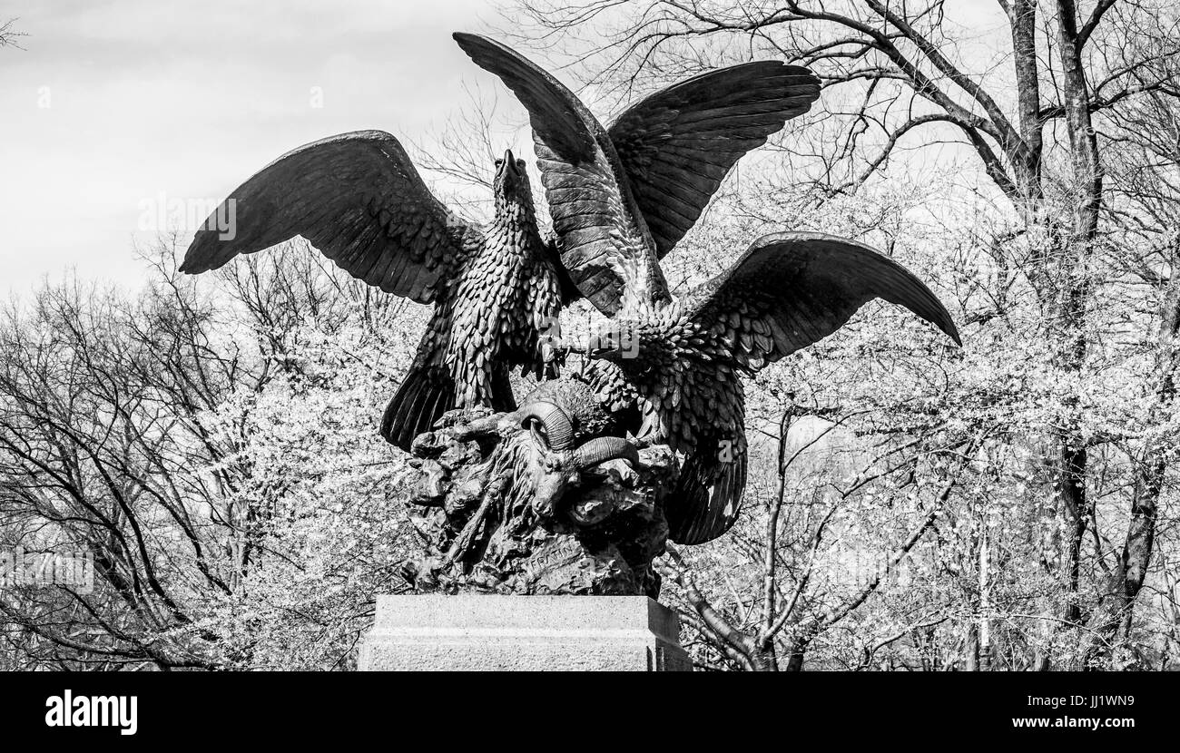 Eagle statue nyc hires stock photography and images Alamy
