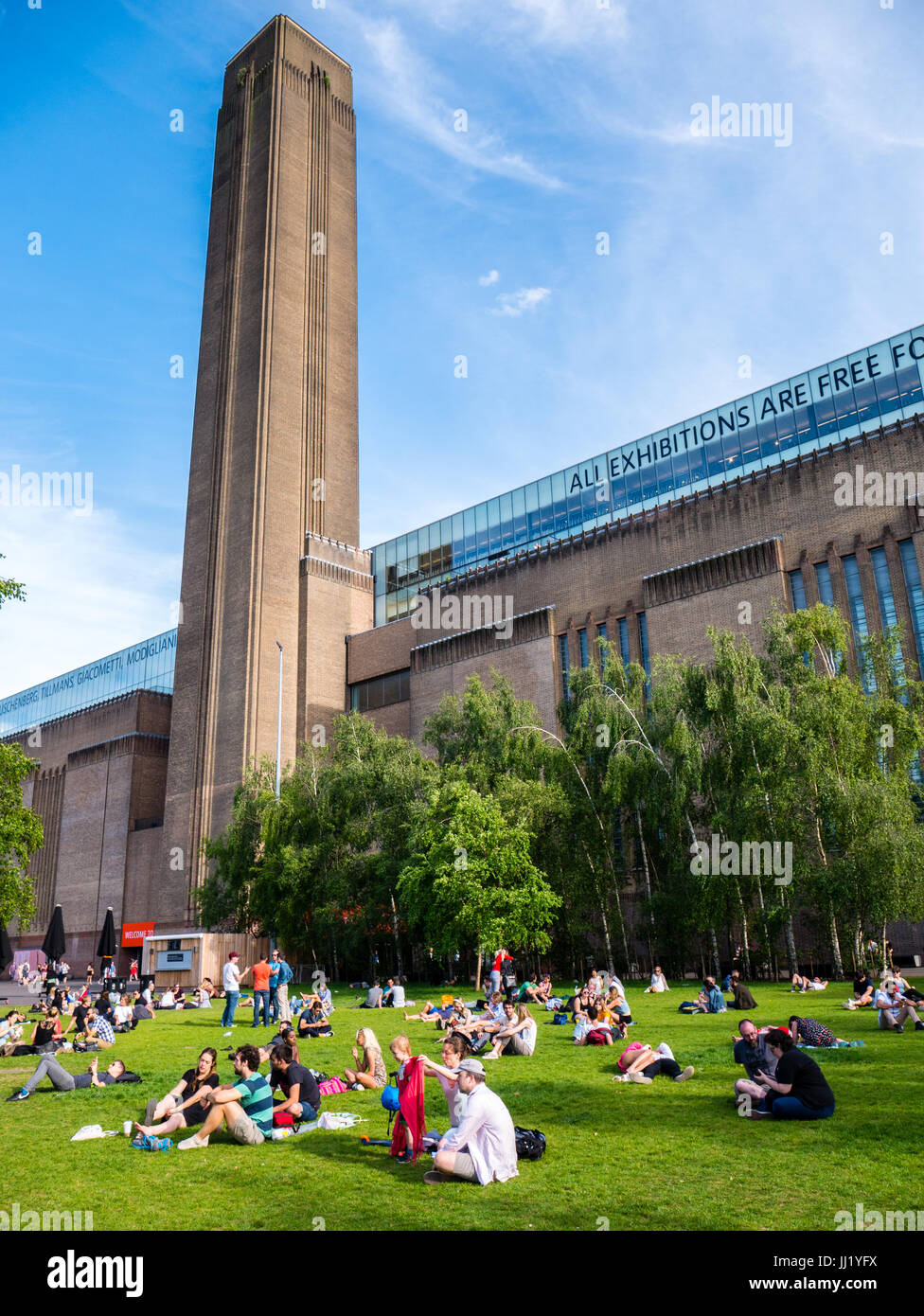 People Relaxing outside, Tate Modern, Southbank, London, England, UK, GB. Stock Photo