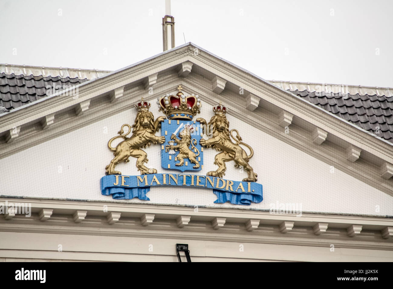 Devise sur le fronton d'un bâtiment officiel, Amsterdam, Pays-Bas - Motto  on the pediment of an official building, Amsterdam, The Netherlands Stock  Photo - Alamy