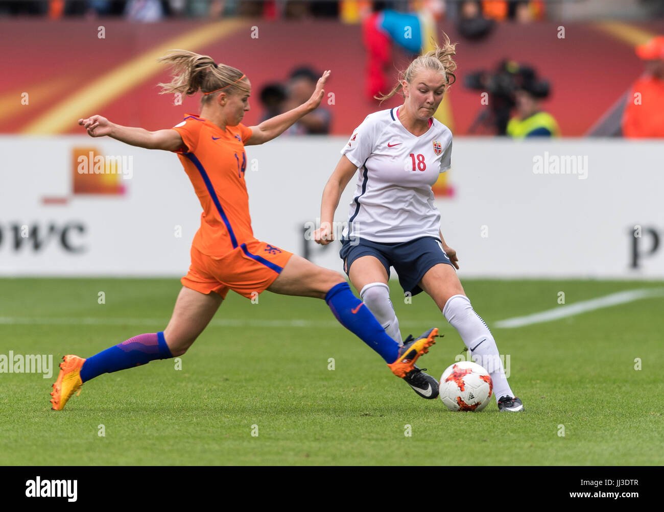 Utrecht, Netherlands. 16th July, 2017. Jackie Groenen (NED), Frida  Leonhardsen Maanum (NOR) Football/Soccer : UEFA Women's EURO 2017 The  Netherlands Group A match between Netherlands 1-0 Norway at Stadion  Galgenwaard in Utrecht,