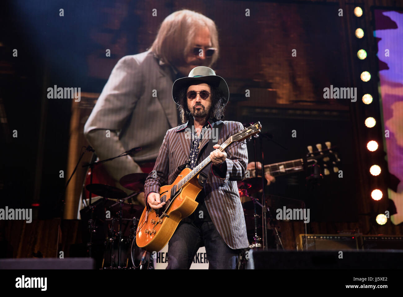 Mike Campbell. Tom Petty & The Heartbreakers performing in Toronto on