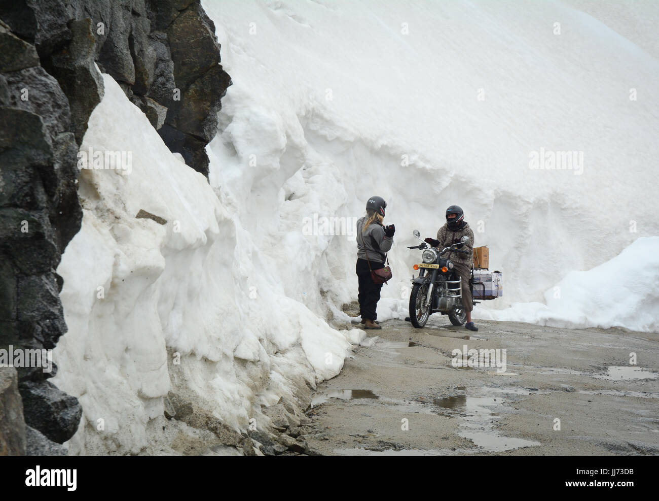 Dangerous traffic india ladakh hires stock photography and images Alamy