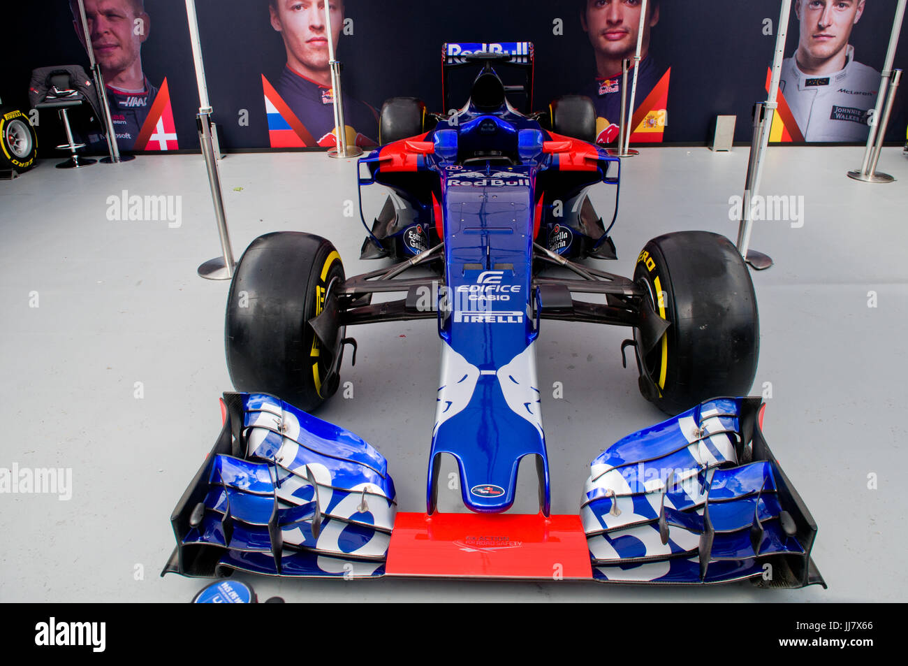 F1 live hi-res stock photography and images