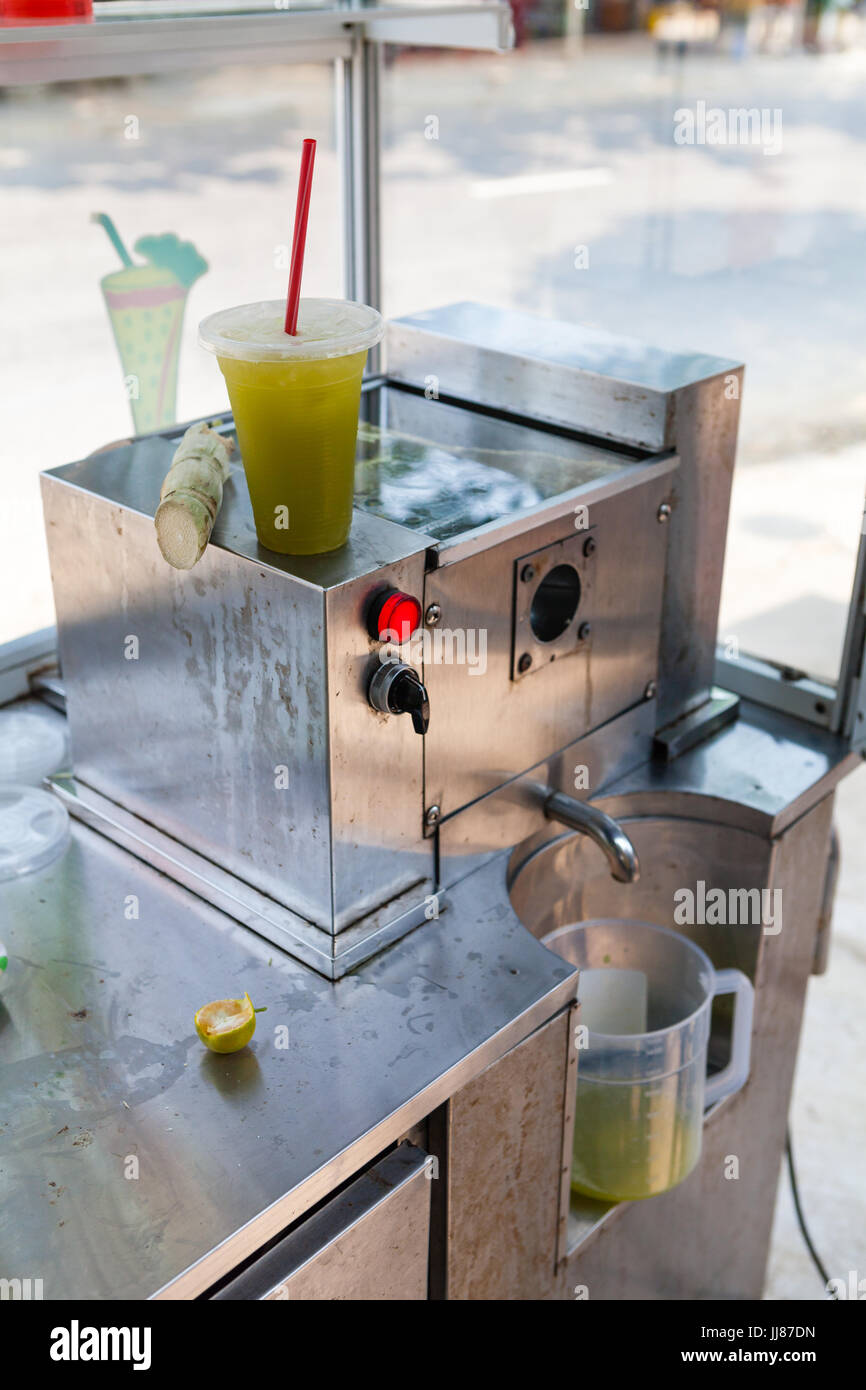 Sugar cane juice cup hires stock photography and images Alamy