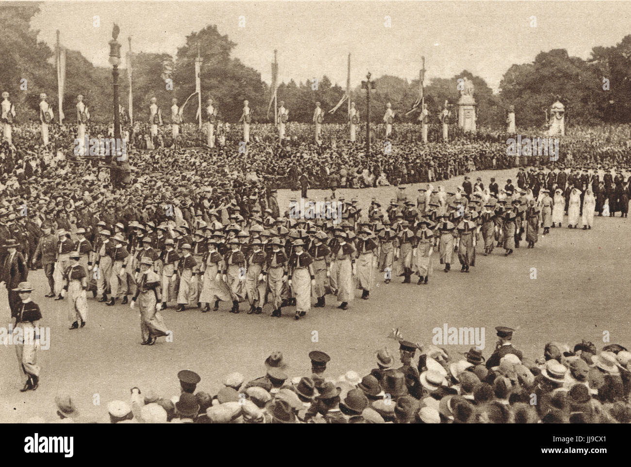 Victory parade, Nurses contingent, 1919 Stock Photo