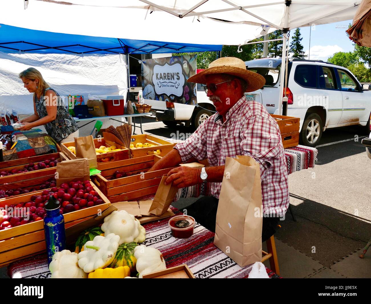 Farmers Market Tent High Resolution Stock Photography and Images Alamy