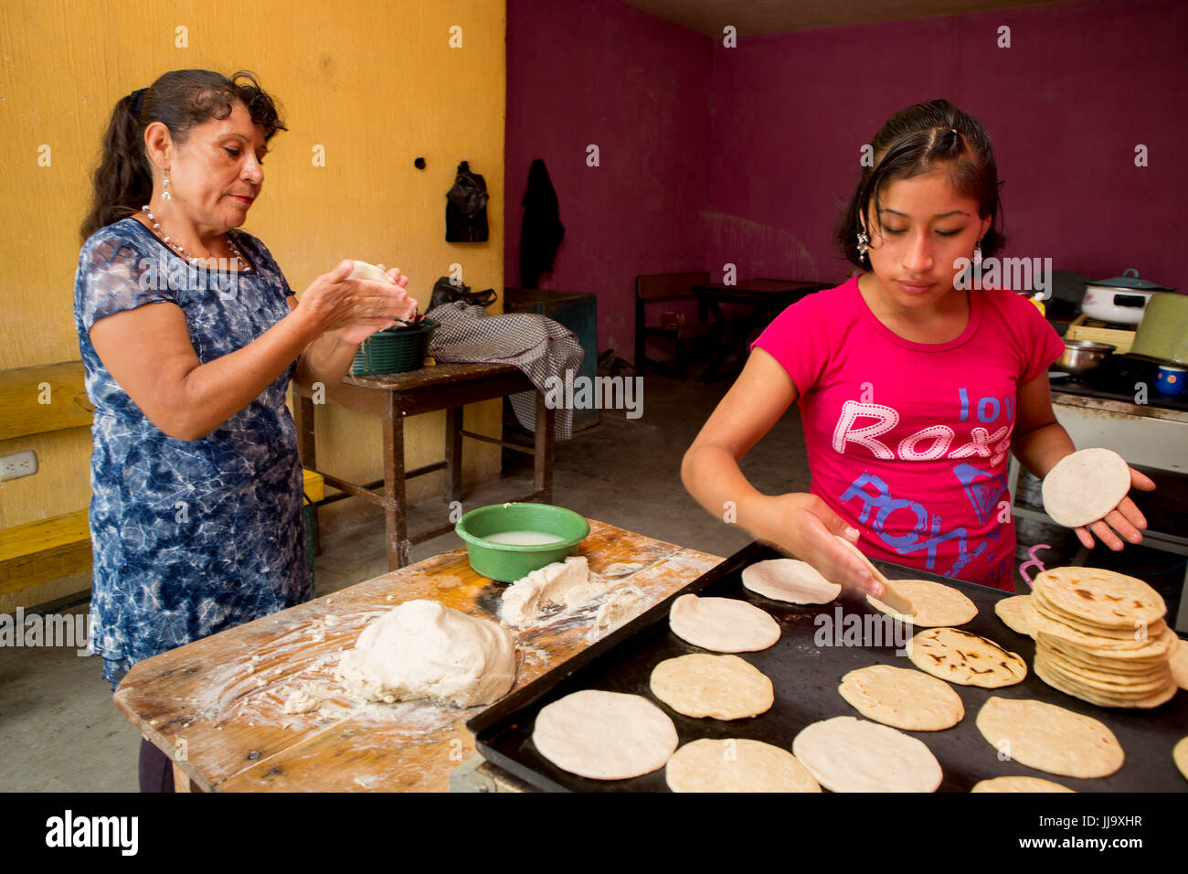 https://c8.alamy.com/comp/JJ9XHR/women-prepare-and-sell-tortillas-in-a-village-near-the-local-mine-JJ9XHR.jpg