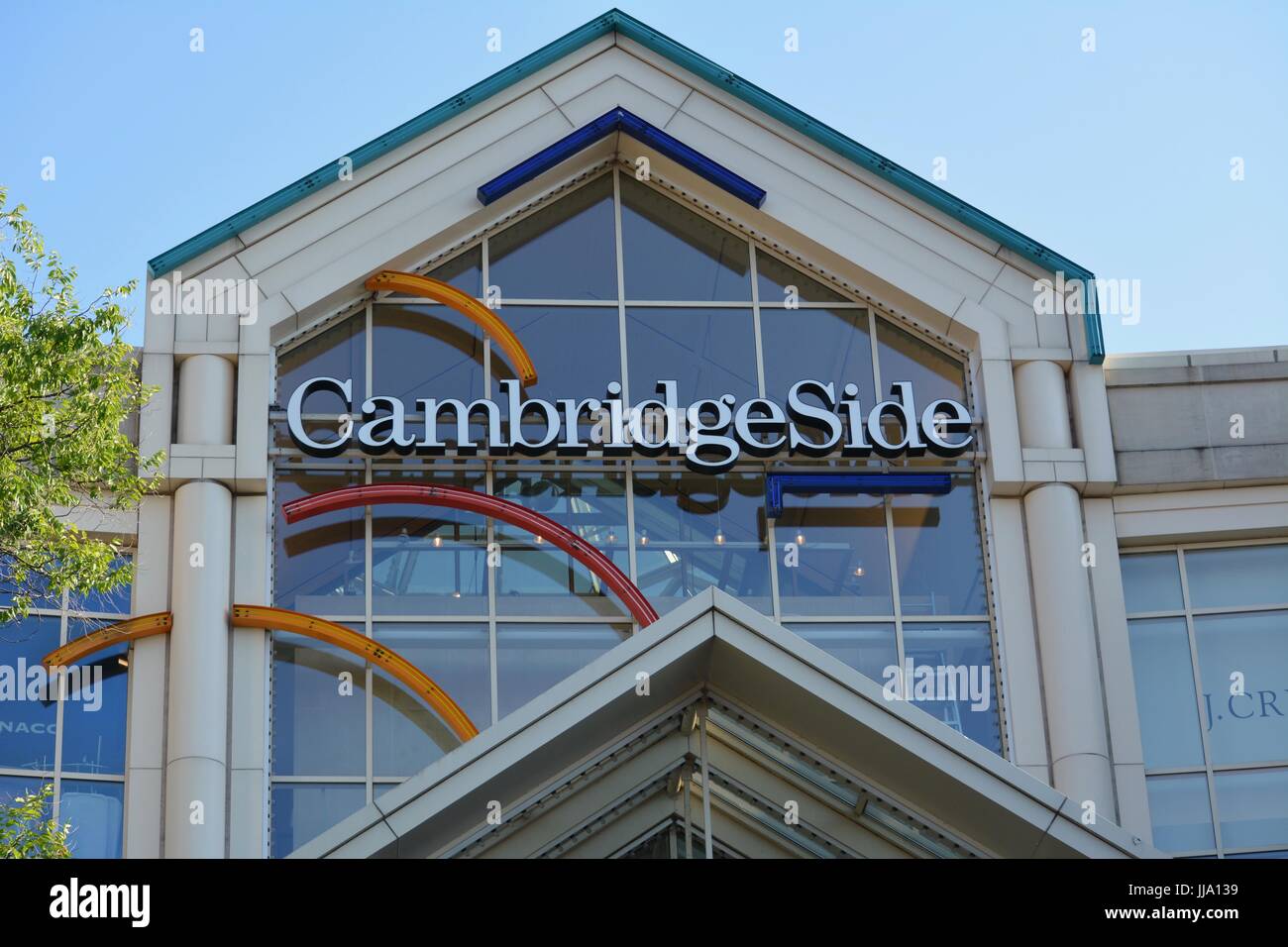 Cambridge Massachusetts,Boston CambridgeSide Galleria,mall arcade,shopping  shopper shoppers shop shops market markets marketplace buying selling,retai  Stock Photo - Alamy