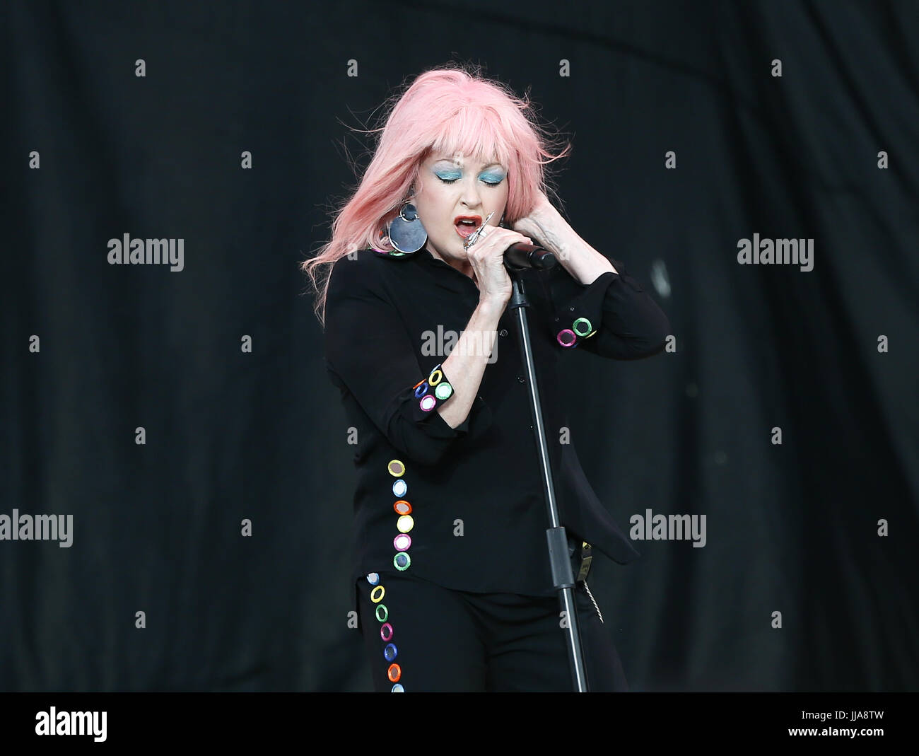 Wantagh, New York, USA. . 18th July, 2017. Singer Cyndi Lauper performs in concert at Northwell Health at Jones Beach Theater on July 18, 2017 in Wantagh, New York. Credit: AKPhoto/Alamy Live News Stock Photo