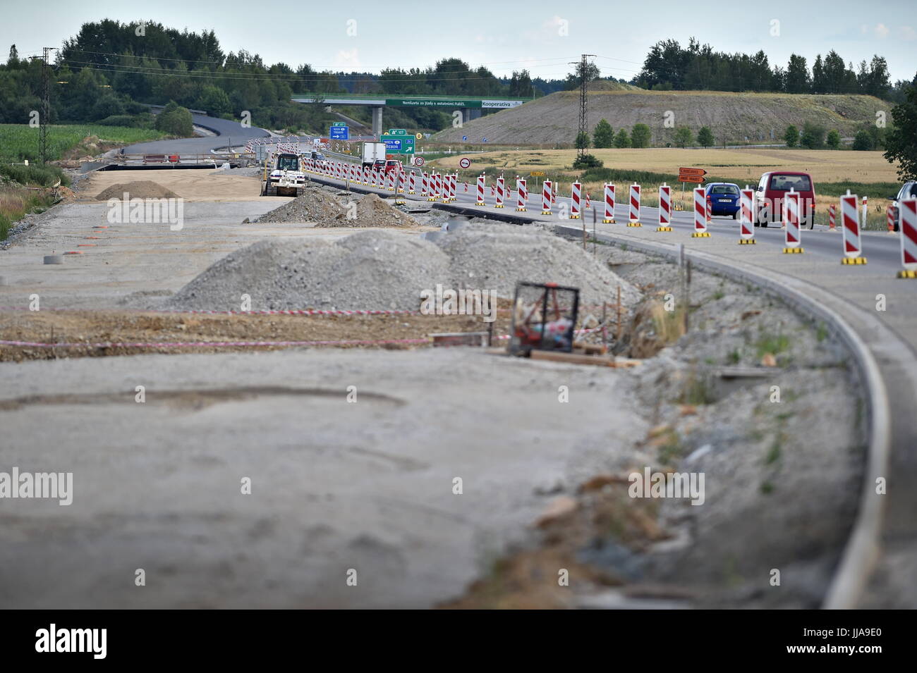 Veseli Nad Luznici, Czech Republic. 16th July, 2017. The D3 motorway leading from Prague to the south Bohemian centre Ceske Budejovice and Linz, the capital of Upper Austria, is intensively build on the photo of July 16, 2017. Credit: Vaclav Pancer/CTK Photo/Alamy Live News Stock Photo