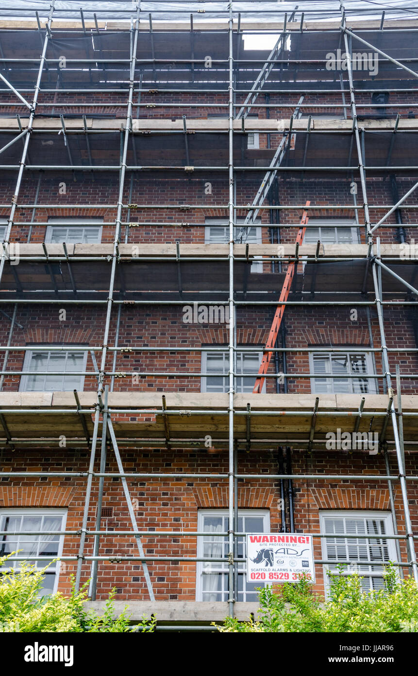 Scaffolding up the side of a building Stock Photo Alamy