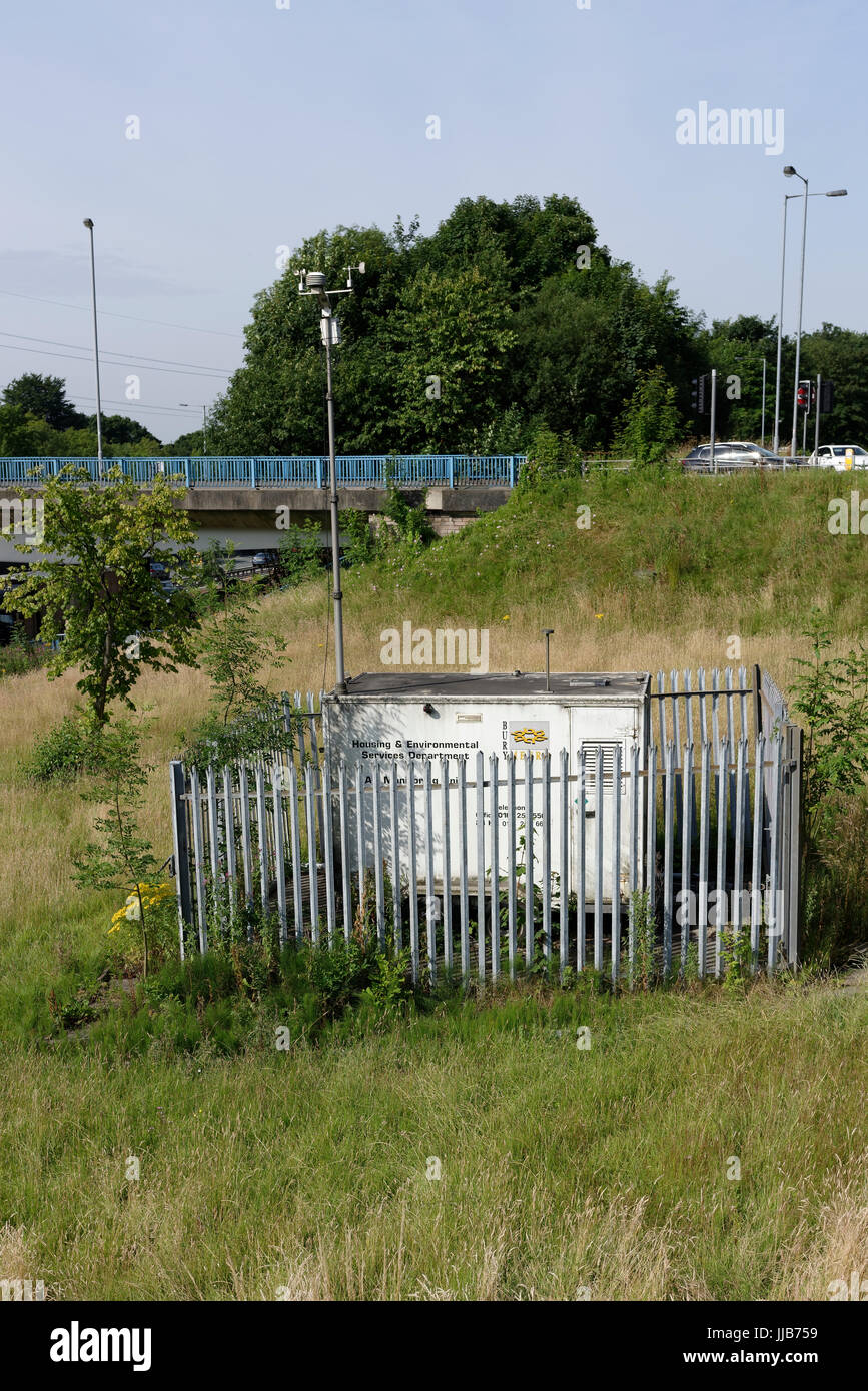 Pollution monitor, Air monitoring unit on M60 motorway embankment j17 ...