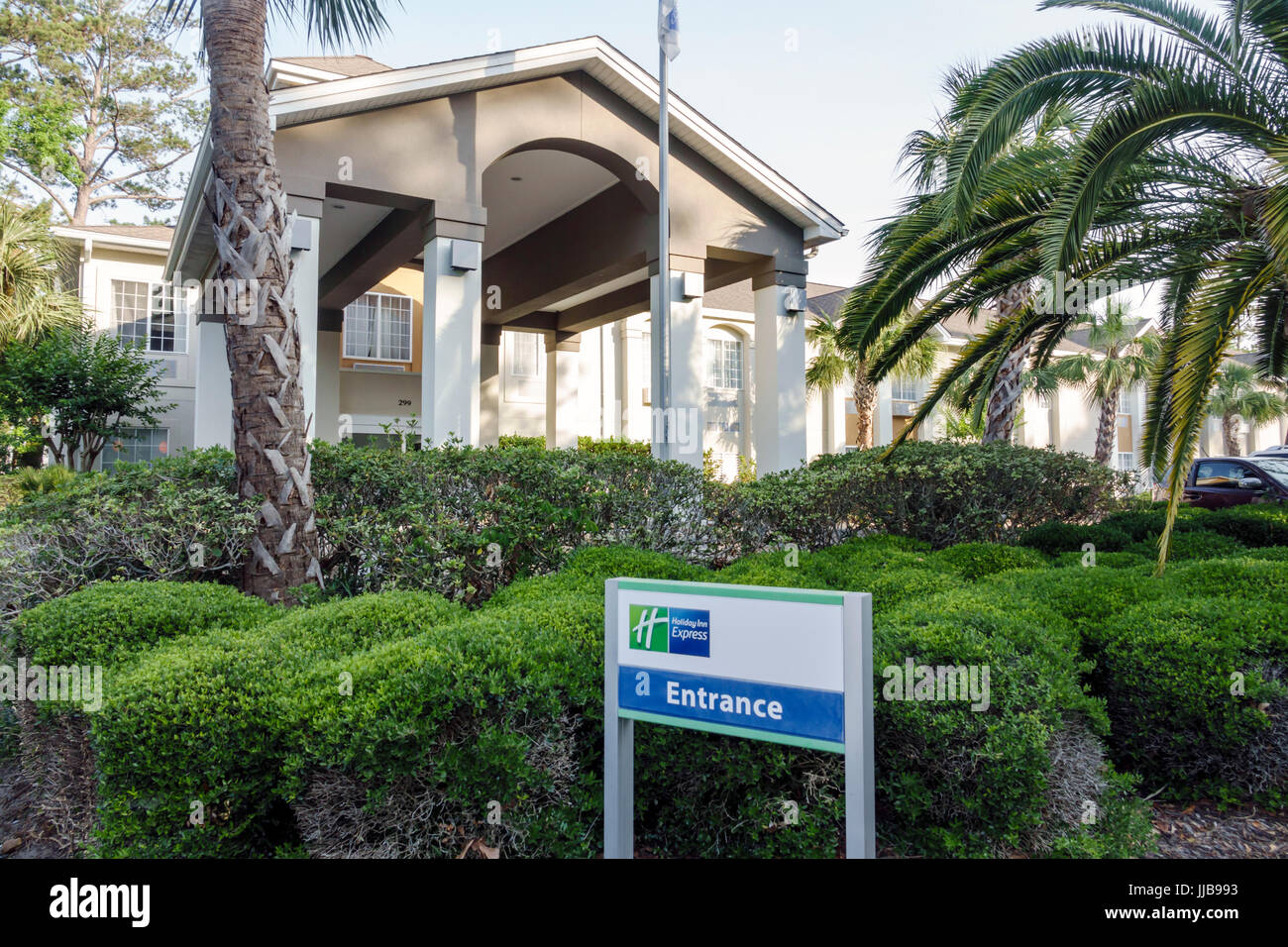 Georgia,St. Simons Island,Holiday Inn Express,hotel,exterior,outside,sign,covered entrance,landscaping,USA US United States America North American,GA1 Stock Photo