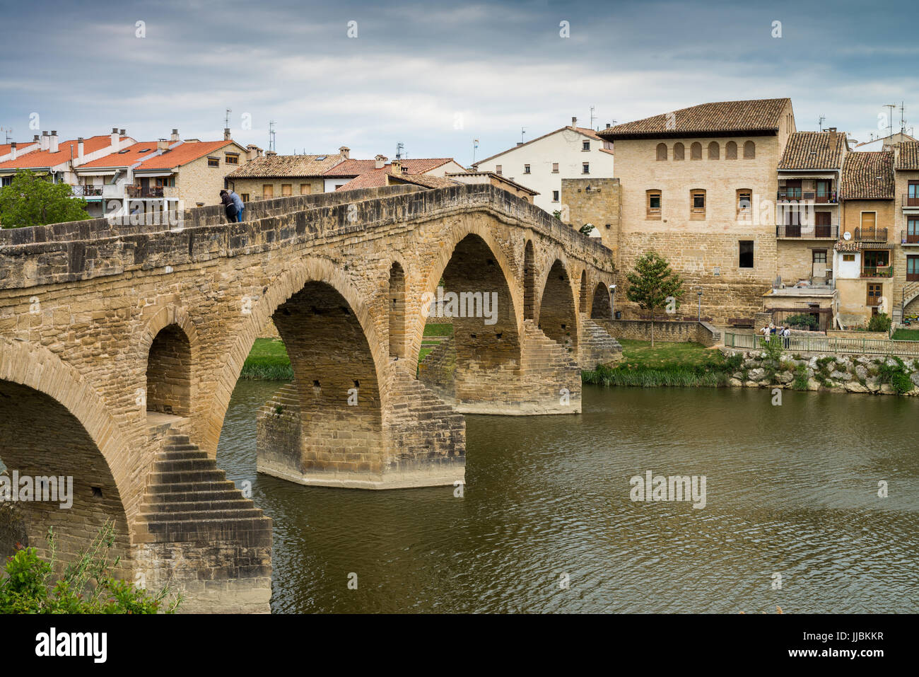 Romanesque Bridge Puente romanico de puente la reina hi-res stock photography and images ...