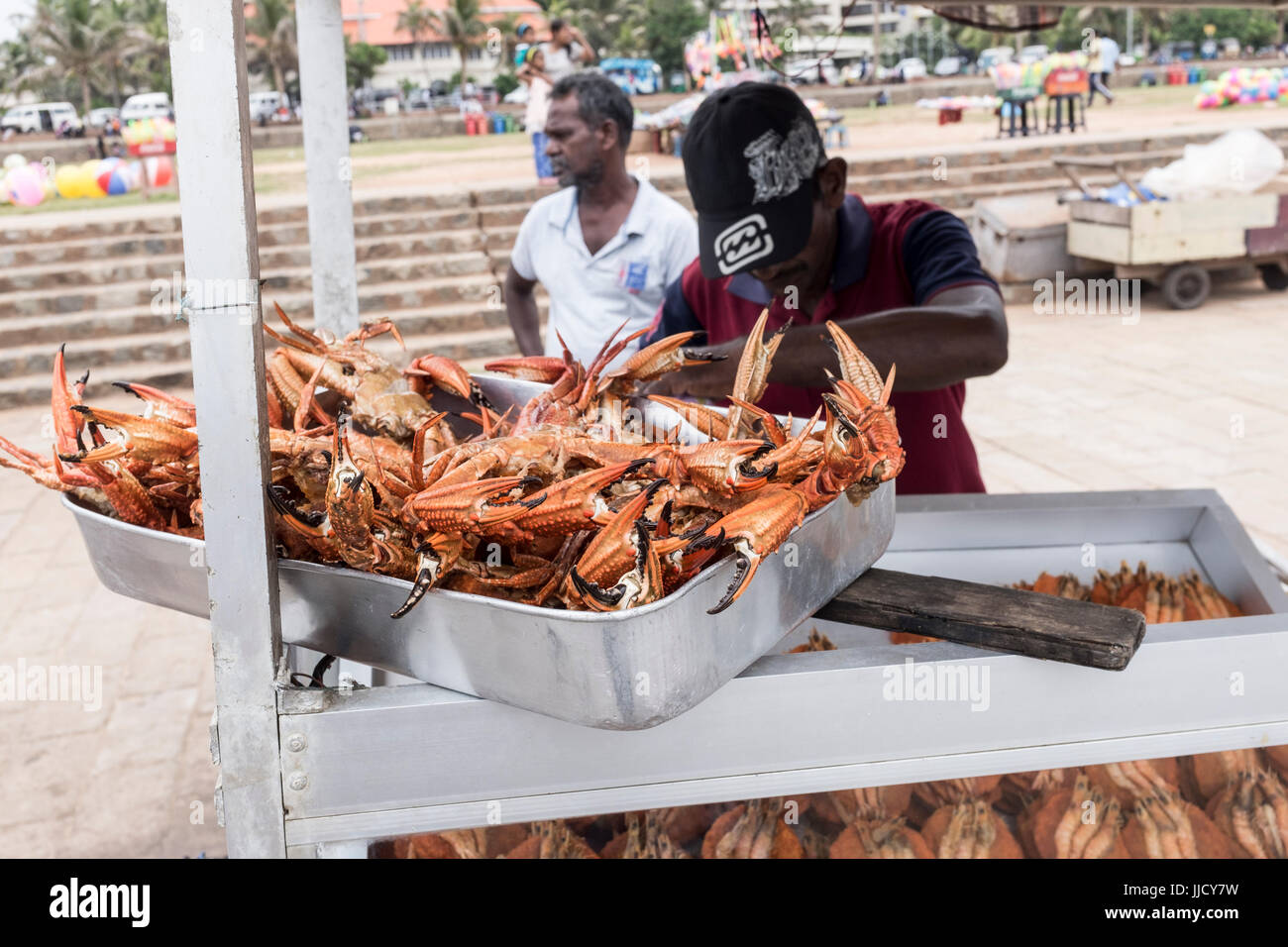 A street vendor sells crab and other food from a stall on Galle Face Green in Colombo, Sri Lanka Stock Photo