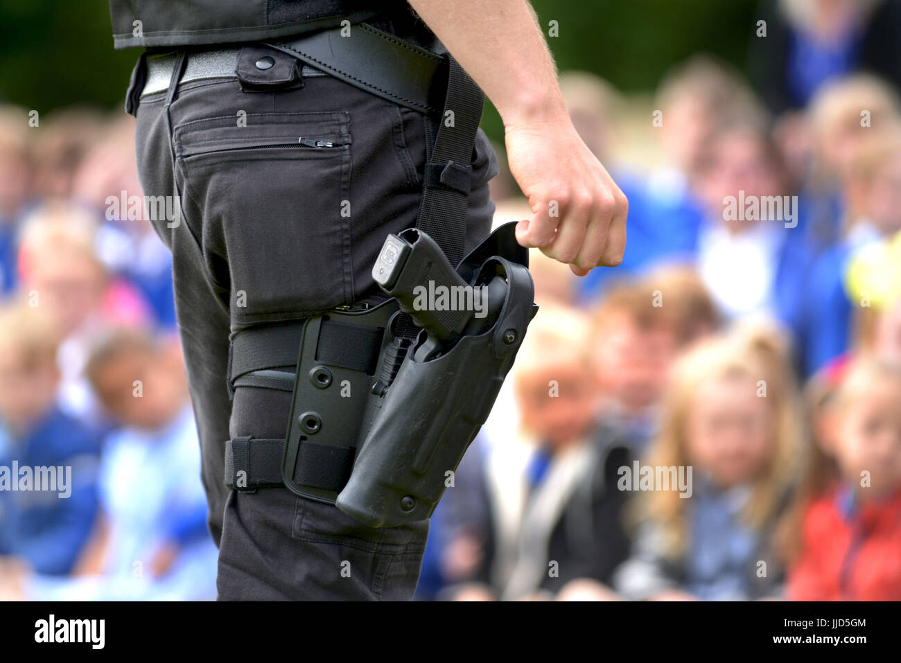 Armed police with their weapons Stock Photo - Alamy