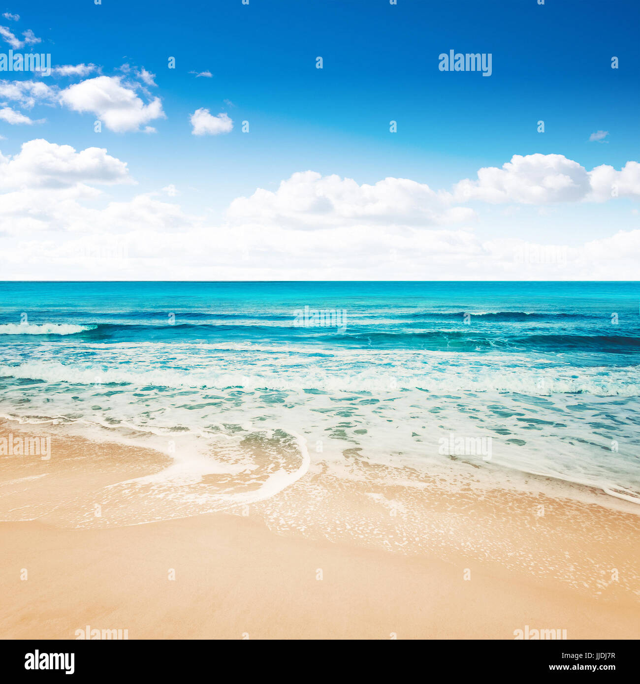 Tropical paradise beach hi-res stock photography and images - Alamy
