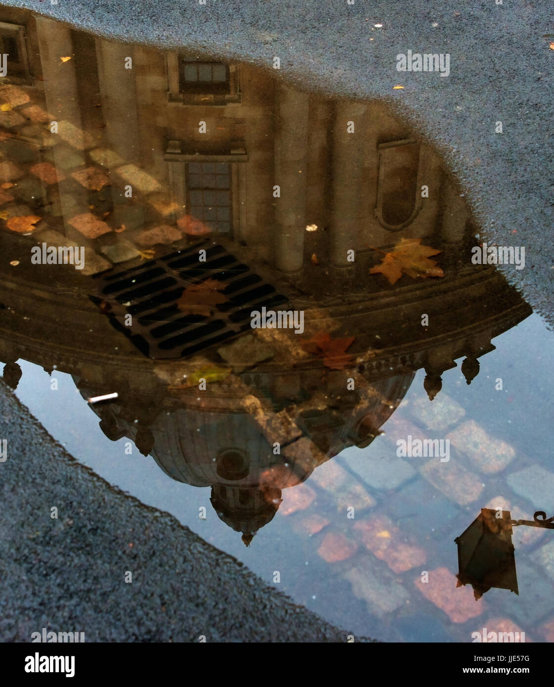 Radcliffe Camera, Oxford reflected in street puddle Stock Photo