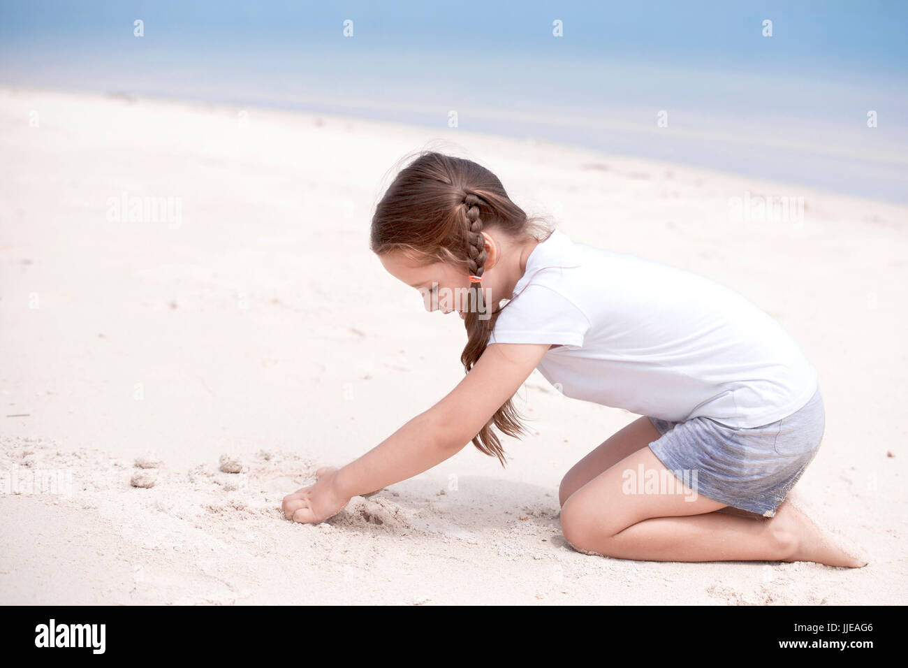 Cute little girl standing beach hi-res stock photography and images - Page  2 - Alamy