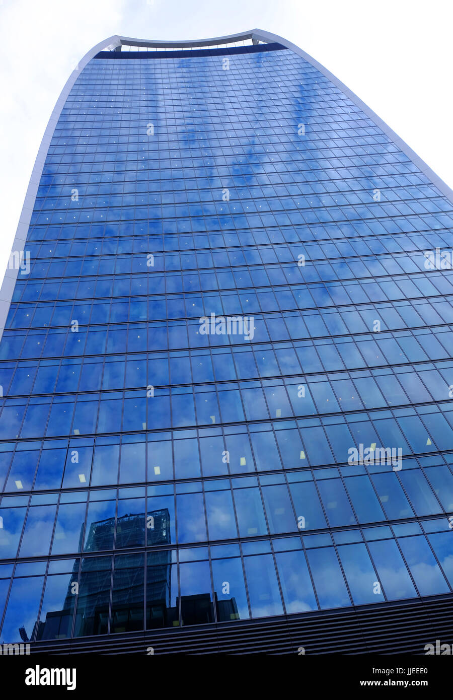 The Walkie Talkie Building at 20 Fenchurch Street in the City of London's financial district Stock Photo