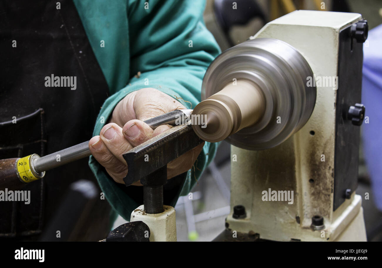 Manual lathes hi-res stock photography and images - Alamy