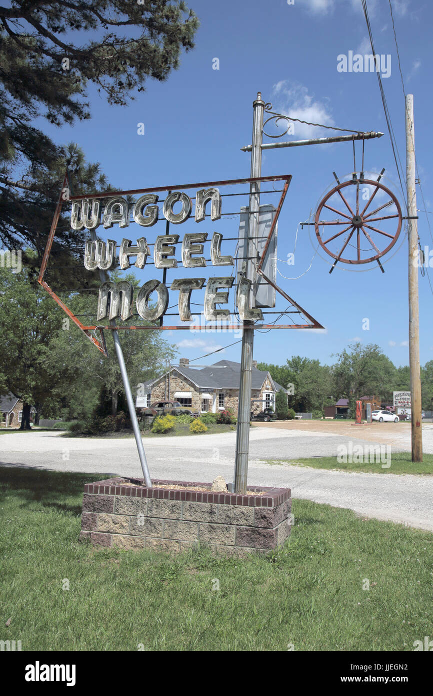 wagon wheel motel on route 66 cuba missouri Stock Photo Alamy