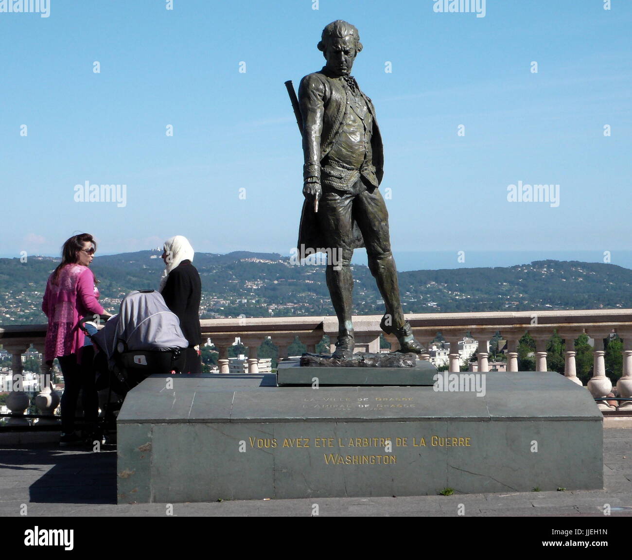 AJAXNETPHOTO. GRASSE, FRANCE. - FRENCH NAVAL ADMIRAL - STATUE OF FRANCOIS-JOSPEH PAUL, MARQUIS DE GRASSE TILLY, FRENCH NAVAL ADMIRAL WHO DEFEATED THE BRITISH AT THE BATTLE OF CHESAPEAKE IN 1781. PHOTO;CAROLINE BEAUMONT/AJAX REF:P1080423 1 Stock Photo