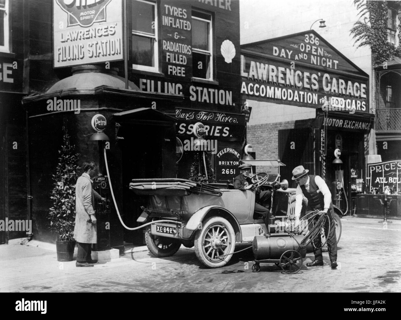 Lawrences Garage Brixton circa. 1924   The petrol pump in use is made by Bowser Stock Photo