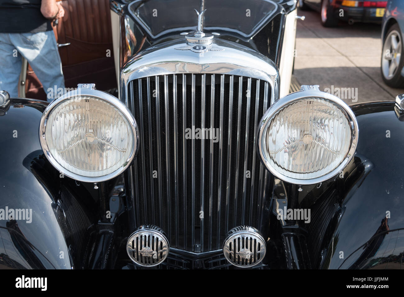 Bentley car badge emblem hi-res stock photography and images - Alamy