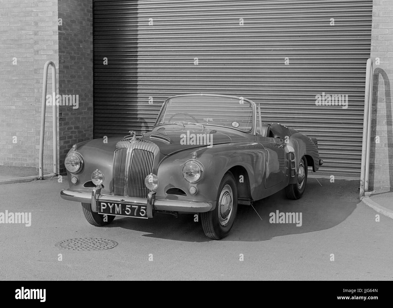 1955 Daimler Conquest Drophead Coupe, Hooper body. Norman Wisdom, featured in the film 'Up In The World'. Stock Photo