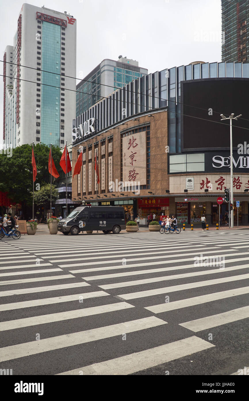 Beijing Lu street intersection with Zhongshan 5th Road, empty zebra crossing - Beijing Lu main shopping street, Guangzhou, China Stock Photo