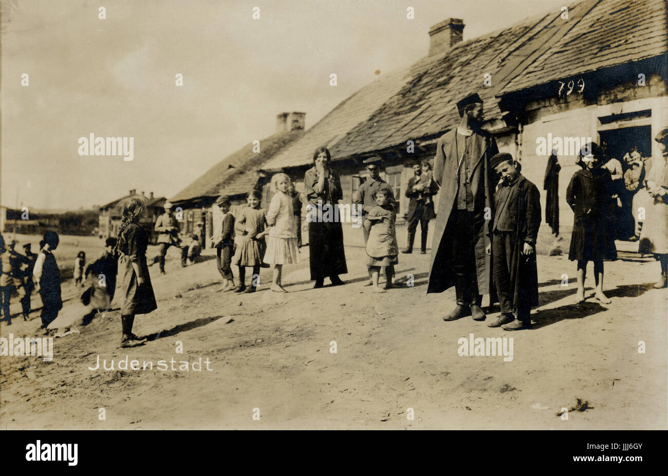 Stetl, 'Judenstadt', 1916-1917 in Eastern Europe. Street scene with children, possibly taken by soldier. Postcard published Weimar. Stock Photo