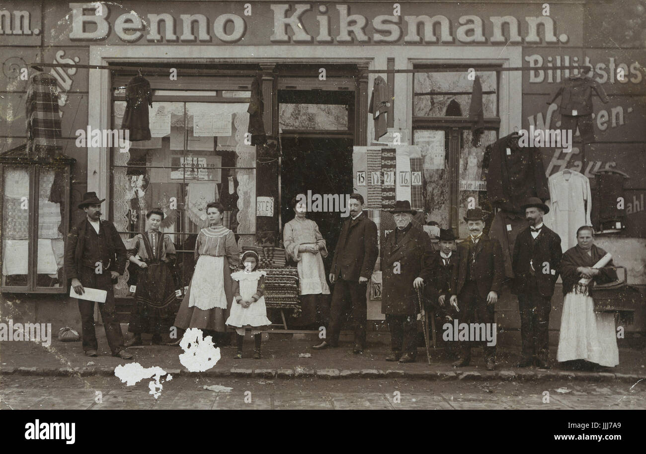Benno Kiksmann - Jewish Clothes shop; family and staff in front of shop. Sign on wall reads: 'Cheapest department store'. Stock Photo