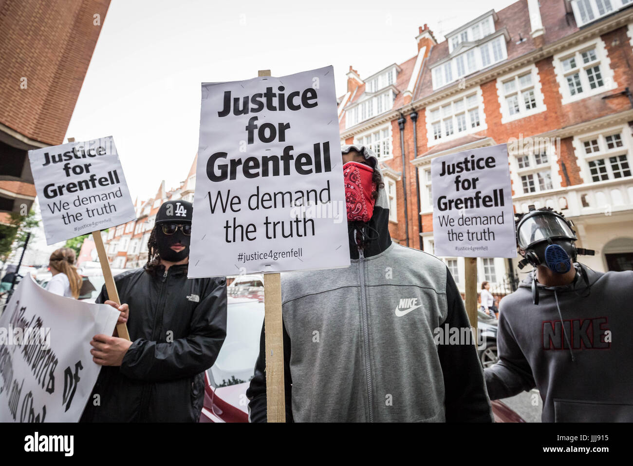 London, UK. 19th July, 2017. Grenfell Tower protest. Hundreds of angry protesters gather outside Kensington town hall ahead of the first full council meeting since the fire disaster. © Guy Corbishley/Alamy Live News Stock Photo