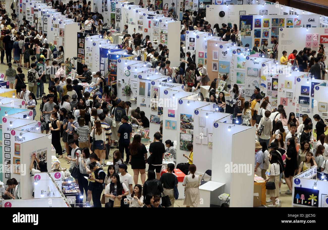 Seoul, South Korea. 20th July, 2017. Illustration fair Visitors pack