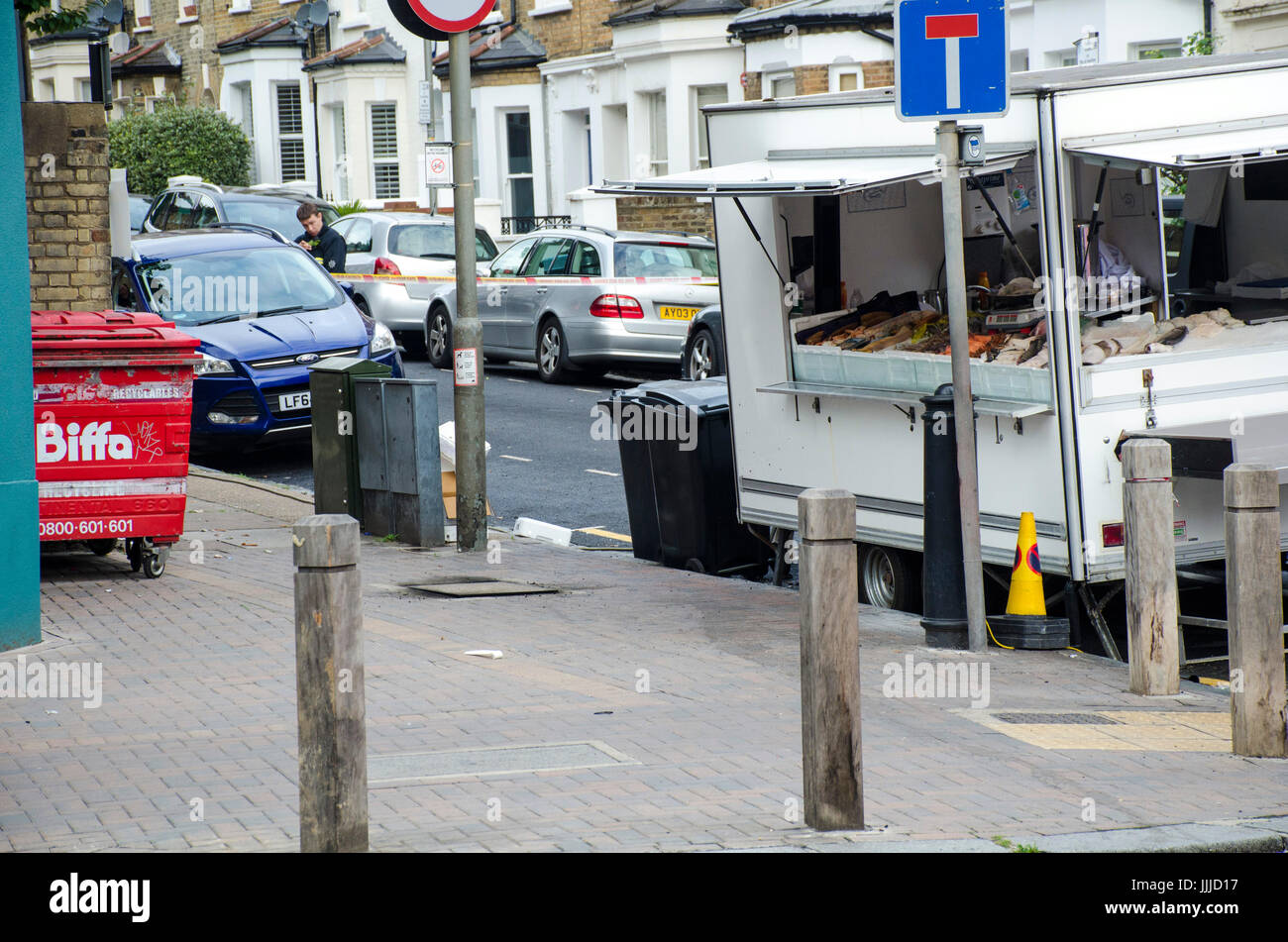 London, UK. 20th July, 2017. Shops closed as power loss following fire ...