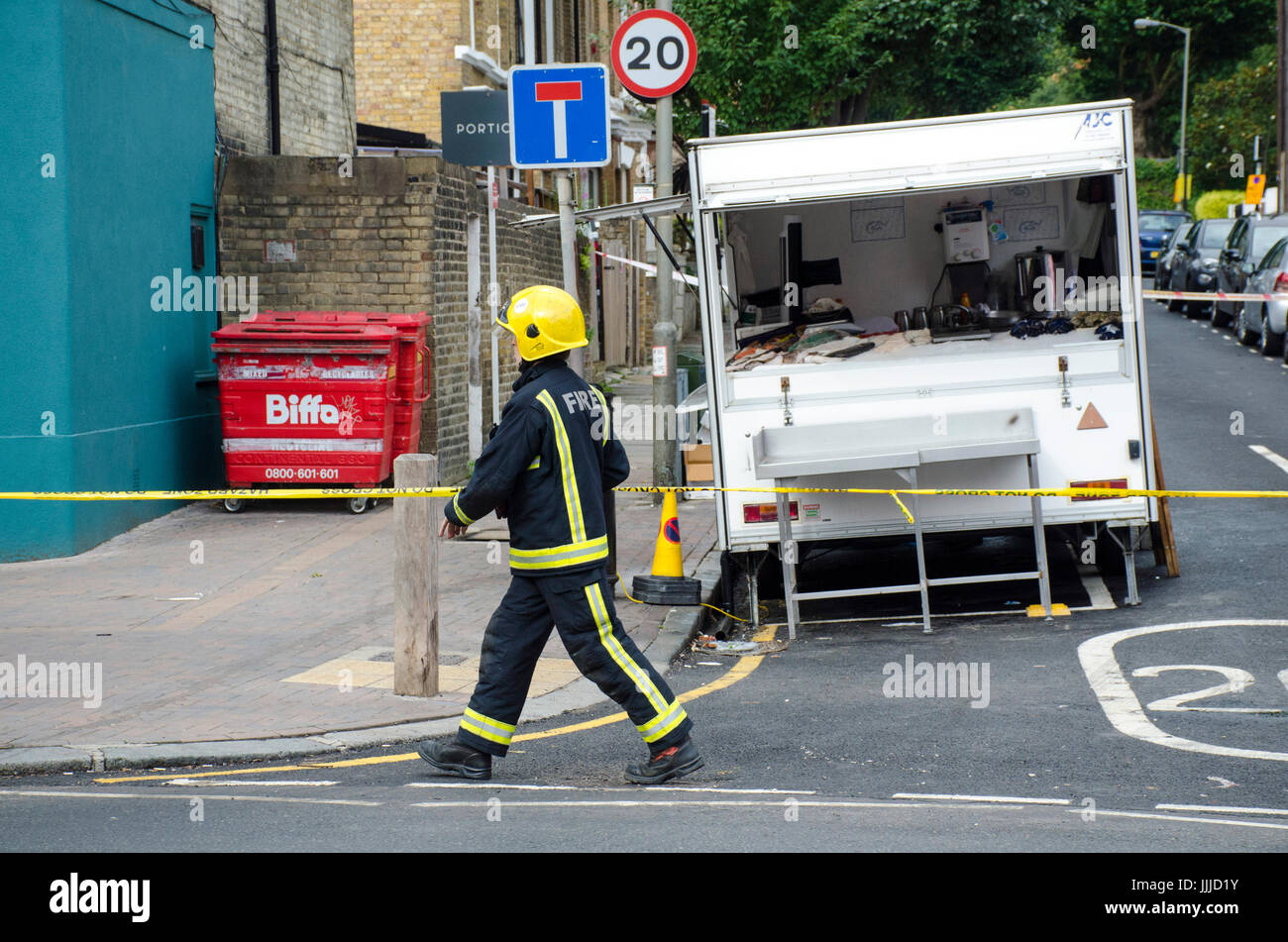 London, UK. 20th July, 2017. Shops closed as power loss following fire ...