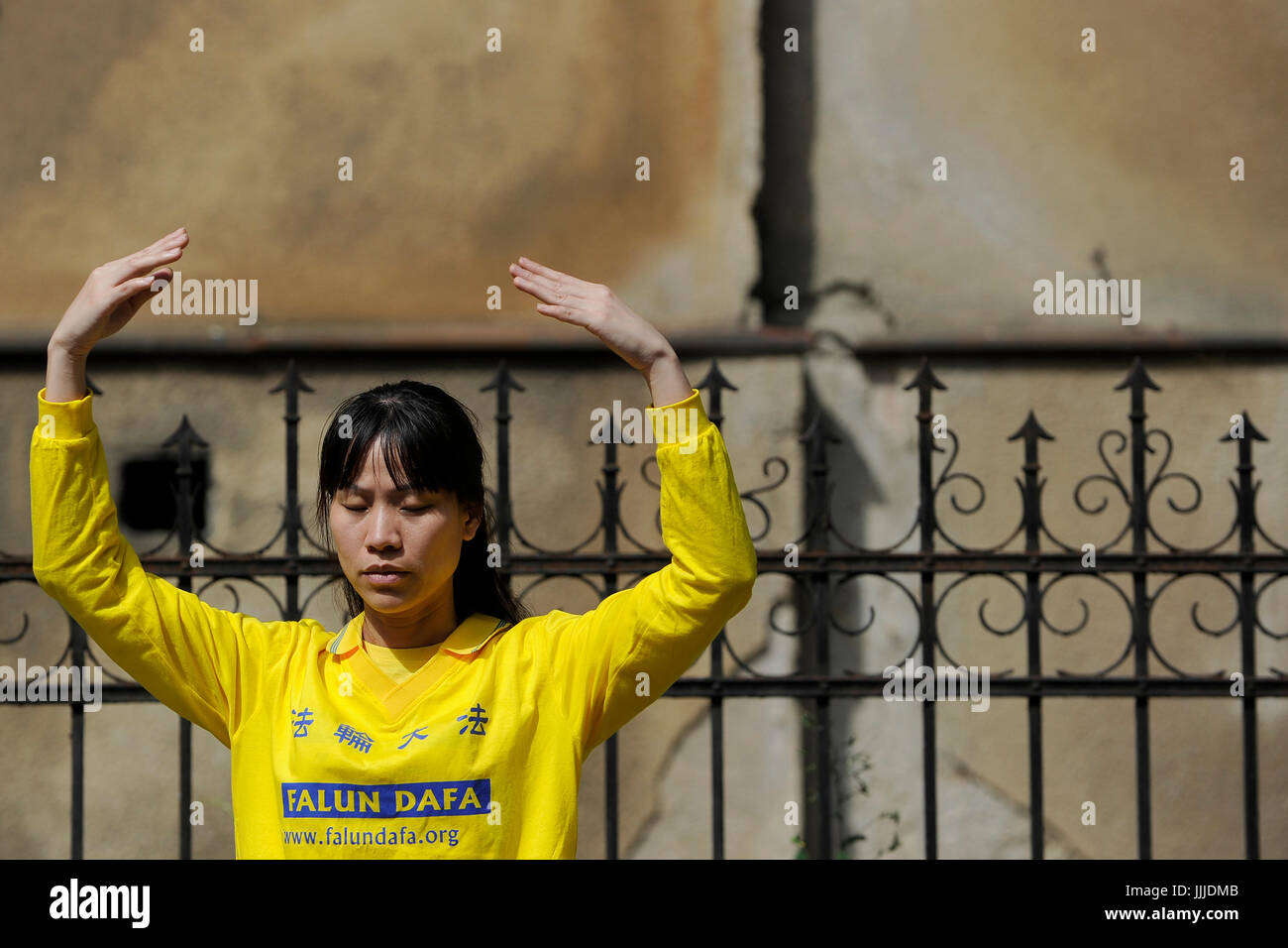 Prague, Czech Republic. 20th July, 2017. Falun Gong practitioner commemorates the 18th anniversary of their persecution in China in front of the Chinese Embassy building in Prague, Czech Republic, on July 20, 2017. Credit: Ondrej Deml/CTK Photo/Alamy Live News Stock Photo