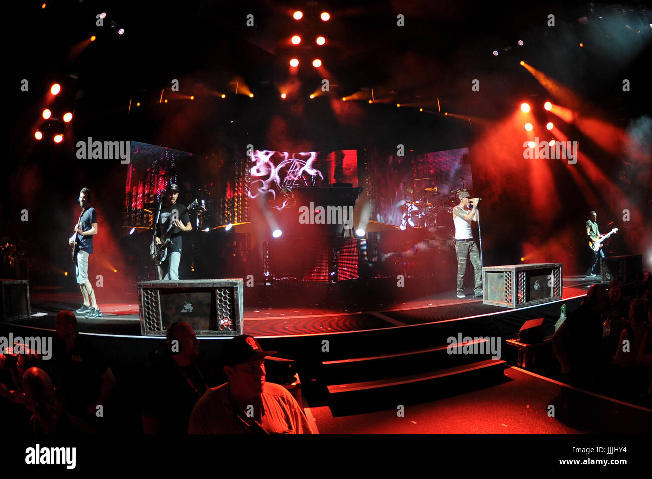 West Palm Beach. 8th Aug, 2017. Brad Delson, Joe Hahn, Mike Shinoda, Chester Bennington, Rob Bourdon and Dave Farrell of Linkin Park perform at the Cruzan Amphitheatre on August 8, 2014 in West Palm Beach, Florida. Credit: Mpi04/Media Punch/Alamy Live News Stock Photo