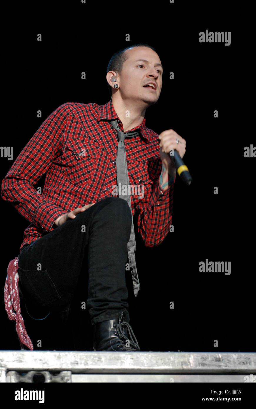 FILE PICS: 20th July, 2017. Donington Park, Derbyshire UK. 9th Jun, 2007. Chester Bennington, the lead singer of Linkin Park has passed away at the age of 41 today 20th July 2017 - Chester Bennington of Linkin Park photographed during their performance at Download Festival 2007 - day two 9th June 2007 at Donington Park, Derbyshire Credit: Ben Rector/Alamy Live News Stock Photo