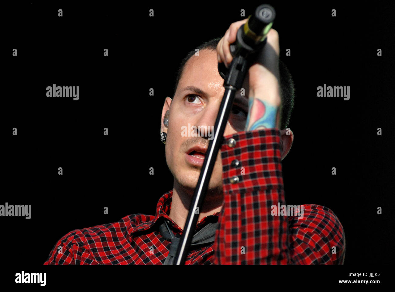 Chester bennington hi-res stock photography and images - Alamy