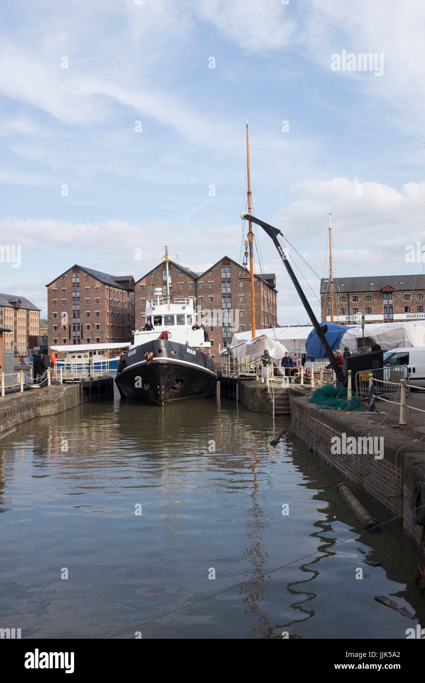 Trinity House ship MV Mair approaching dry dock in Gloucester Stock ...