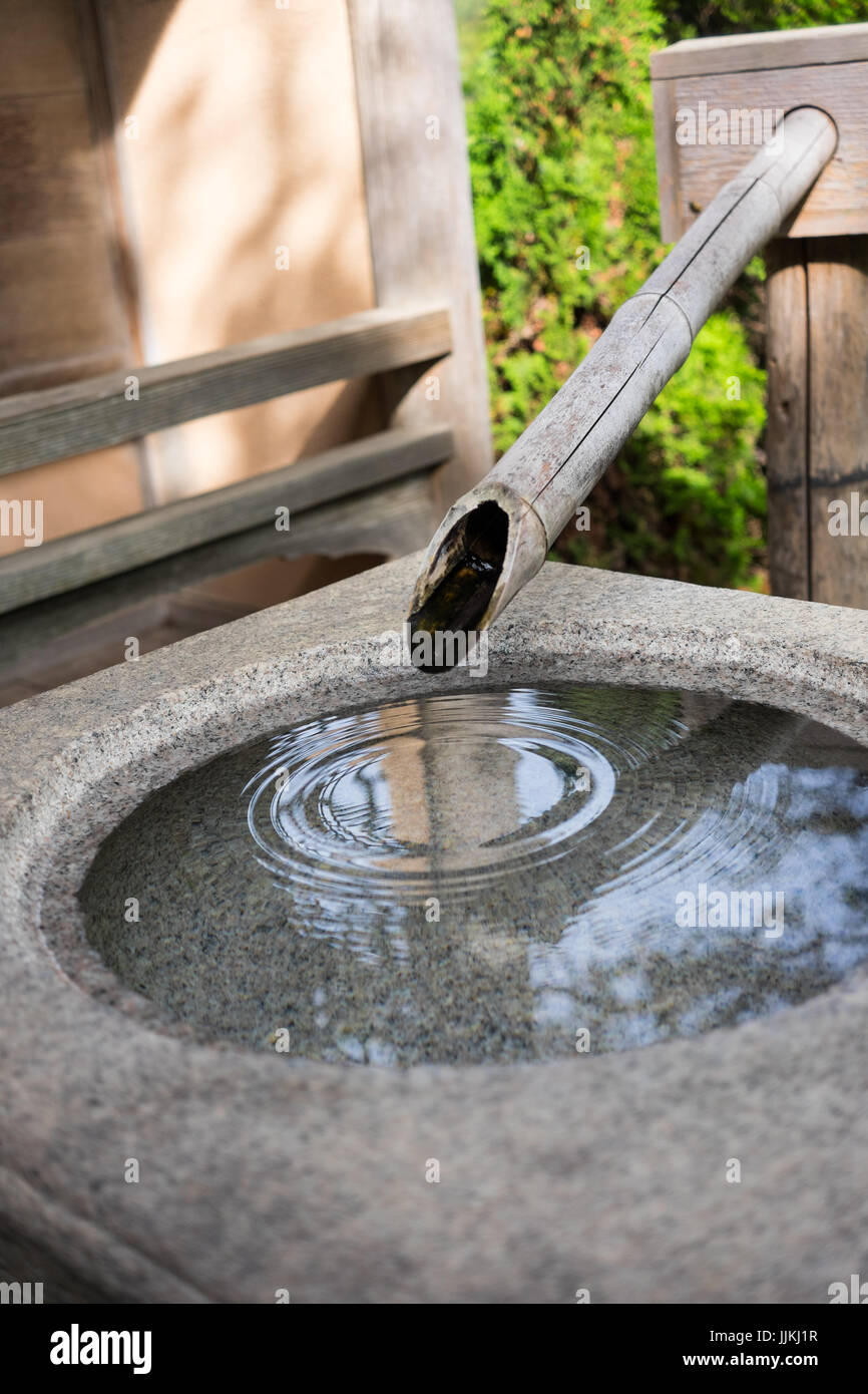 Japanese water basin Stock Photo - Alamy