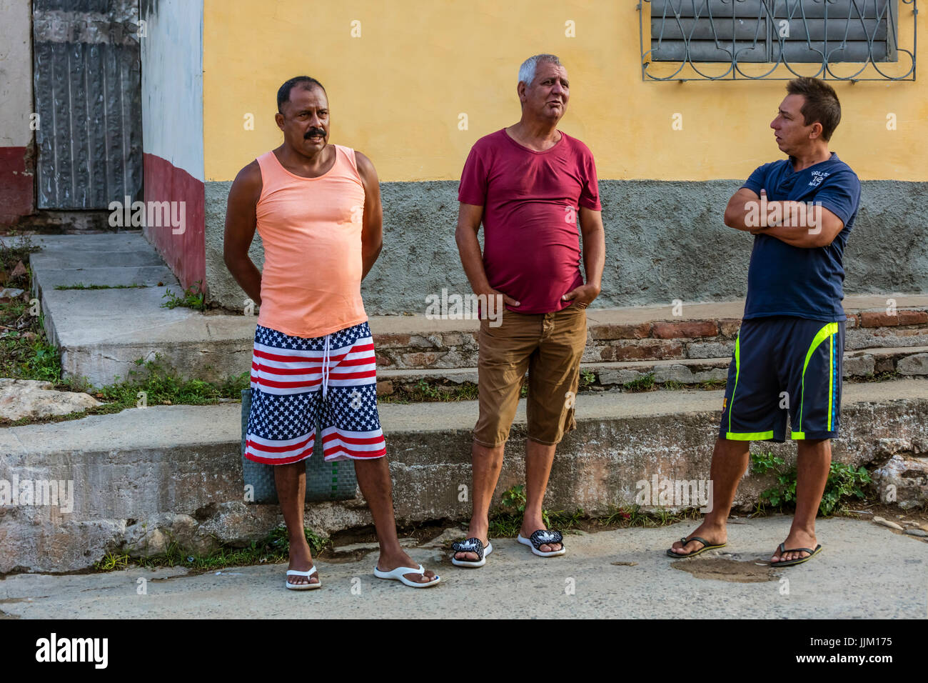 CUBAN men visit on the street - TRINIDAD, CUBA Stock Photo - Alamy