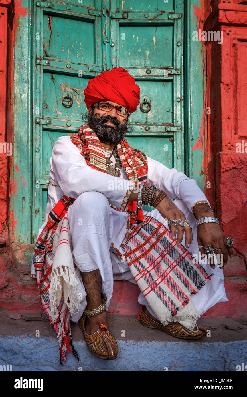 Man from Rajasthan dressed in traditional Indian clothes, Jodhpur, Rajasthan, India Stock Photo