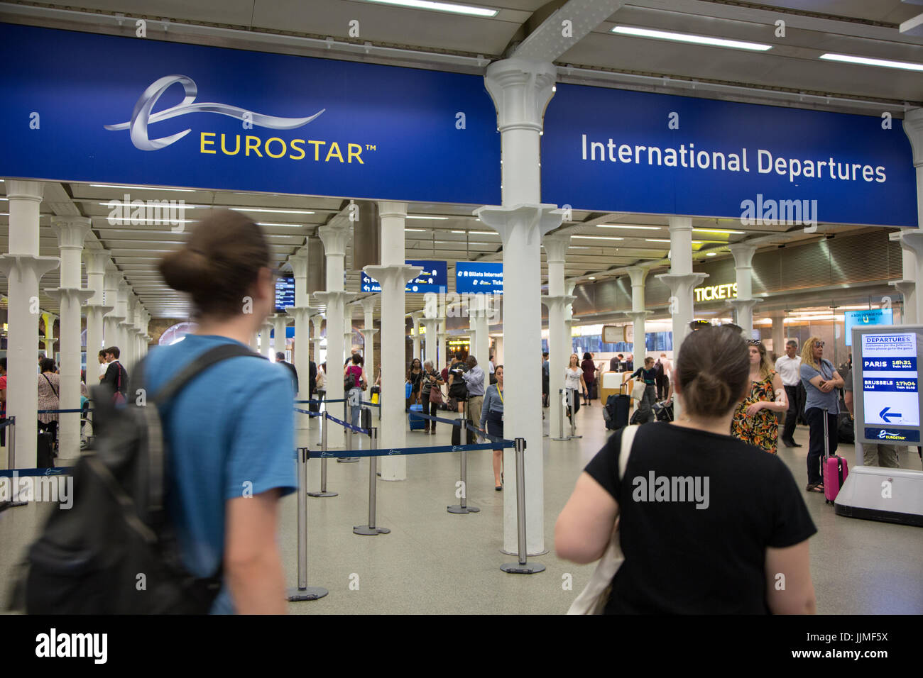 Eurostar International Departures Train Terminal King S Cross St Stock Photo Alamy