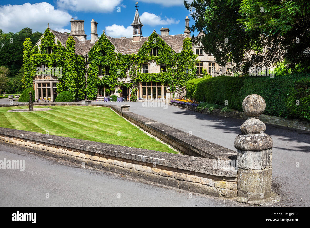 Manor house hotel castle combe hi-res stock photography and images - Alamy