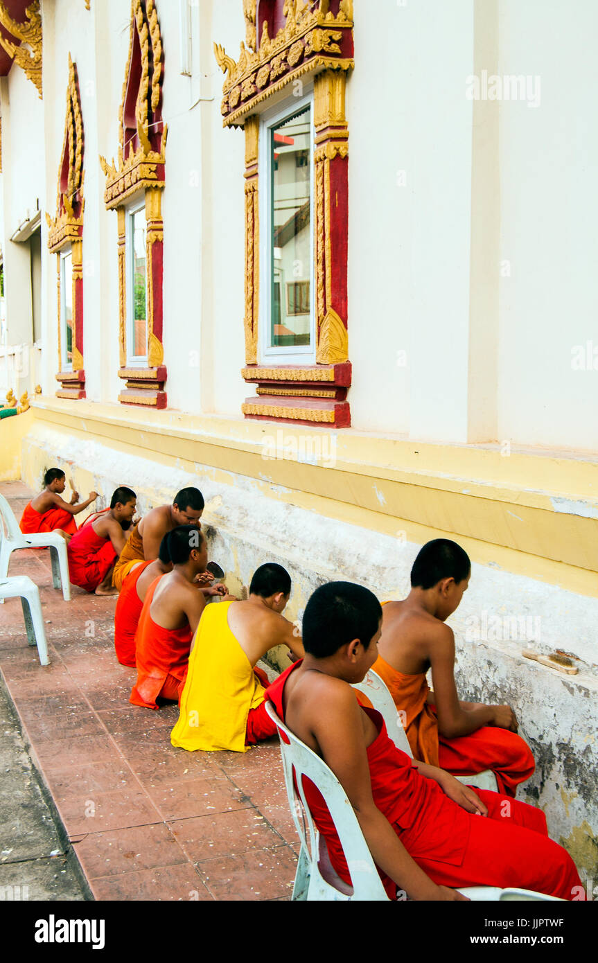 Temple buddhist monks laos hi-res stock photography and images - Alamy