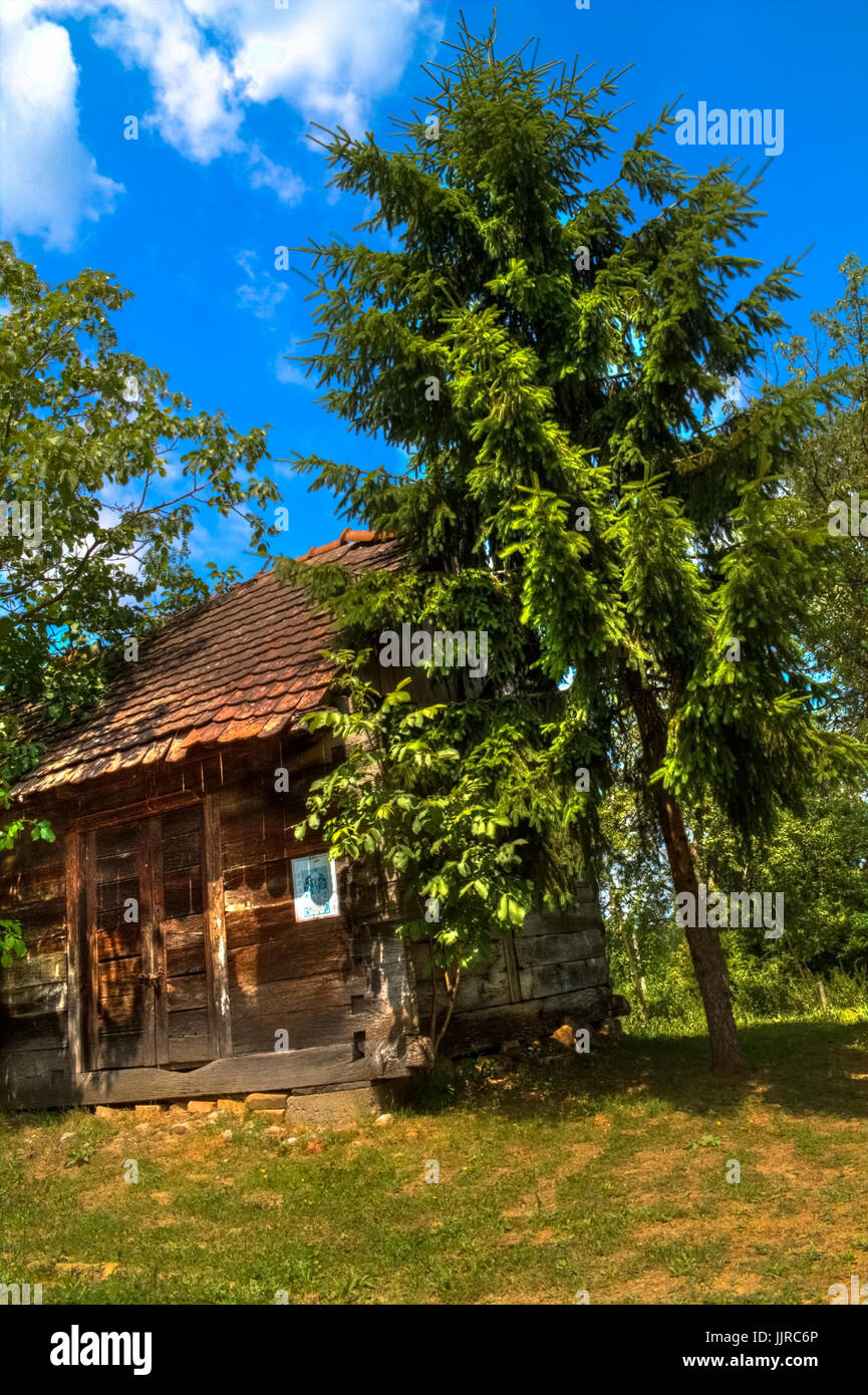 Rustic wooden cottage hi-res stock photography and images - Alamy