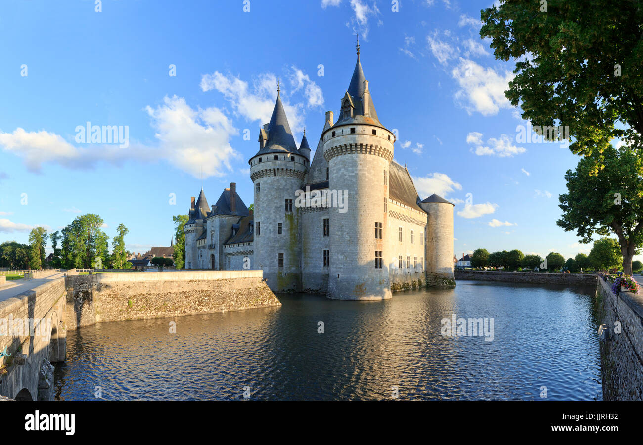 France, Loiret (45), Sully-sur-Loire, patrimoine mondial de l'UNESCO, le château de Sully-sur-Loire  // France, Loiret, Sully sur Loire, listed as Wor Stock Photo